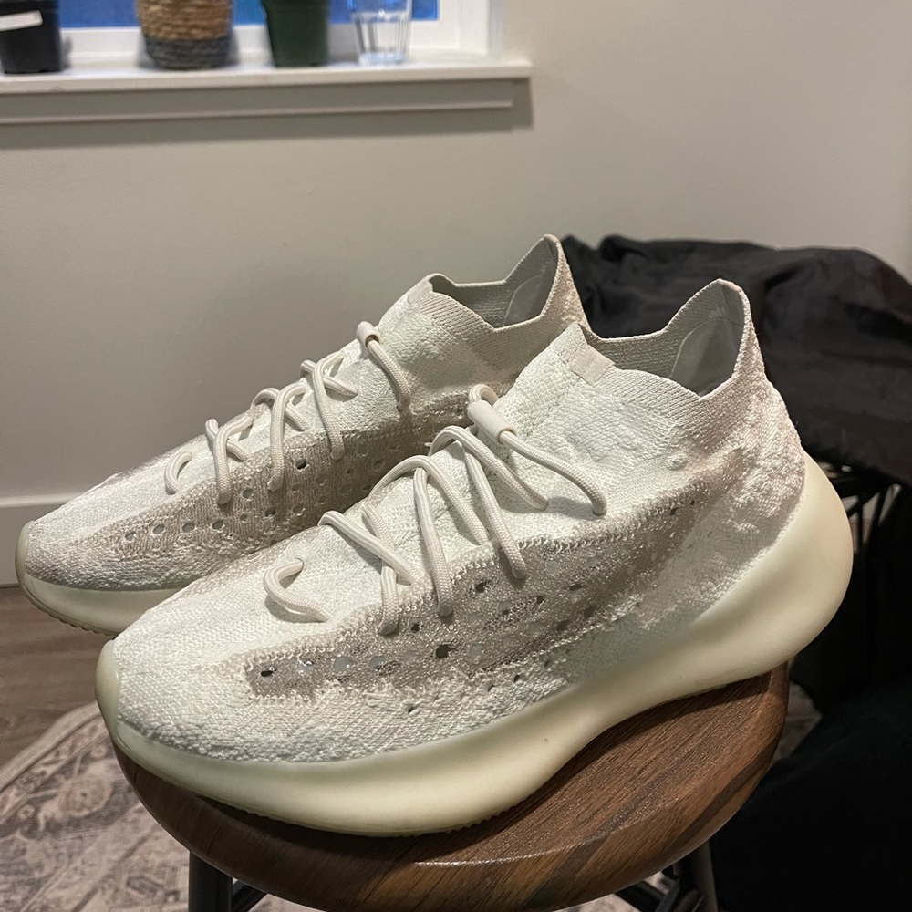 Yeezy Men’s boost 380 size 10